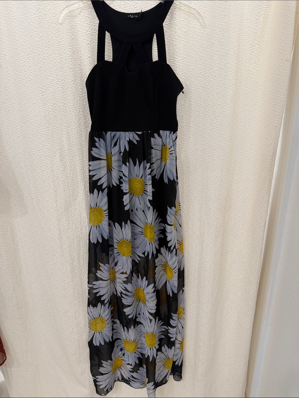 Ruby Rox Black Top with Daisy Peint Skirt